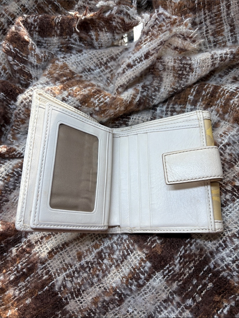Coach Yellow Signature C’s White Leather Trifold Wallet Silver HDWRE - Picture 10 of 14